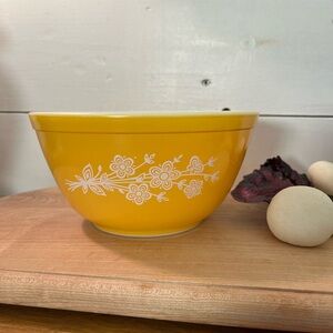 PYREX Yellow Butterfly Gold Mixing Bowl 402